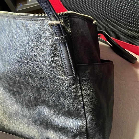 Authentic Michael Kors large black Tote bag. (dust bag included) - Picture 4 of 16